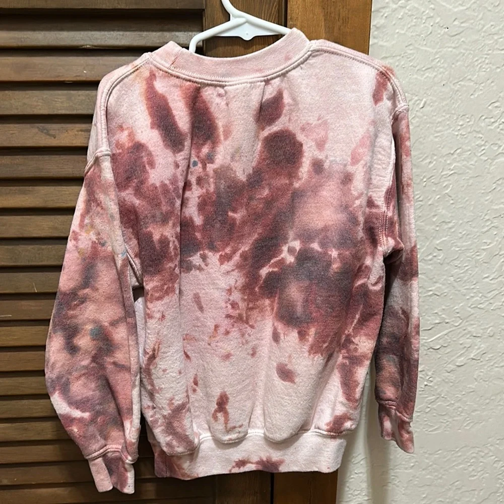 Mauve Tie-Dye Sweatshirt with Highland Cow Design - Picture 2 of 4